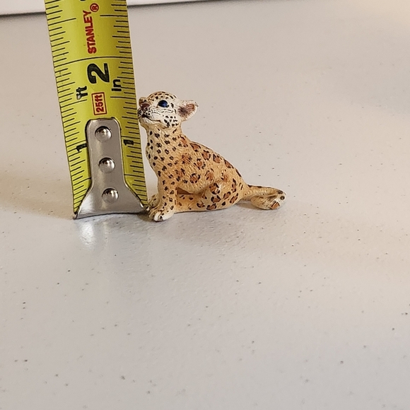 Schleich Cheetah Cub Toy PVC Detailed Figurine sitting D-73508 Retired 1.5" - Picture 5 of 5